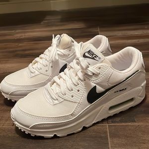 White Nike Air Maxes Size 7